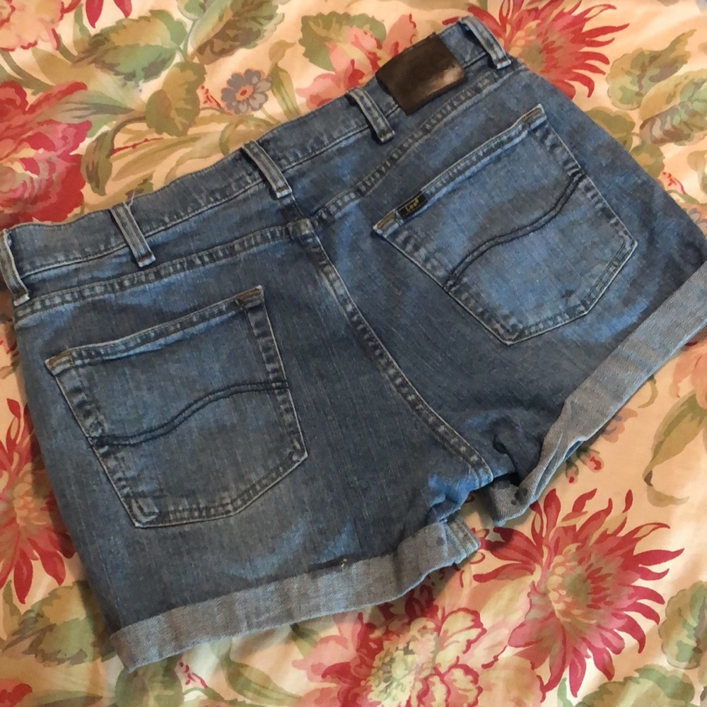 Vintage LEE Jeans Size 36”W Cuffed Medium Blue Cotton Stretch Denim Shorts